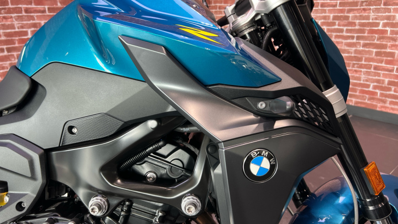 BMW F900 R